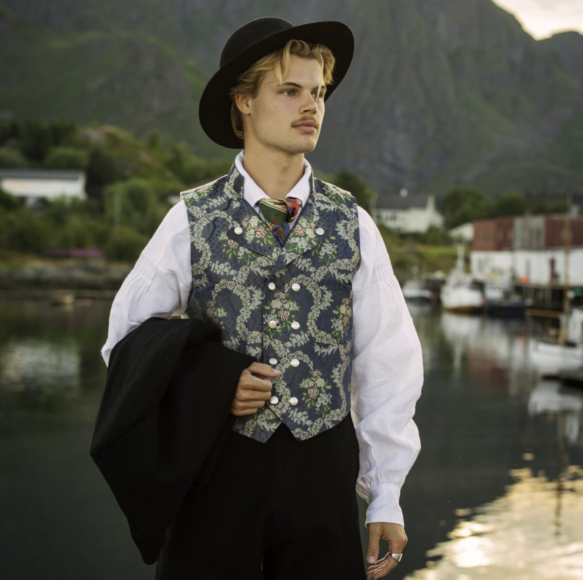 Åmlibunad herre, Aust-agder bunad