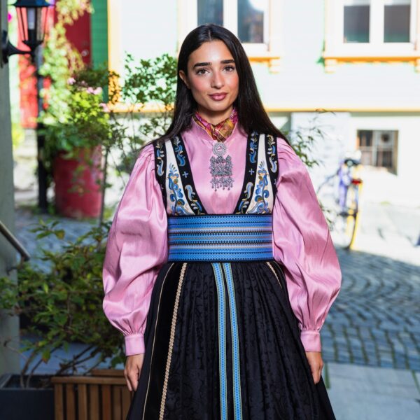 Rosa silkeskjorte i Råsilke