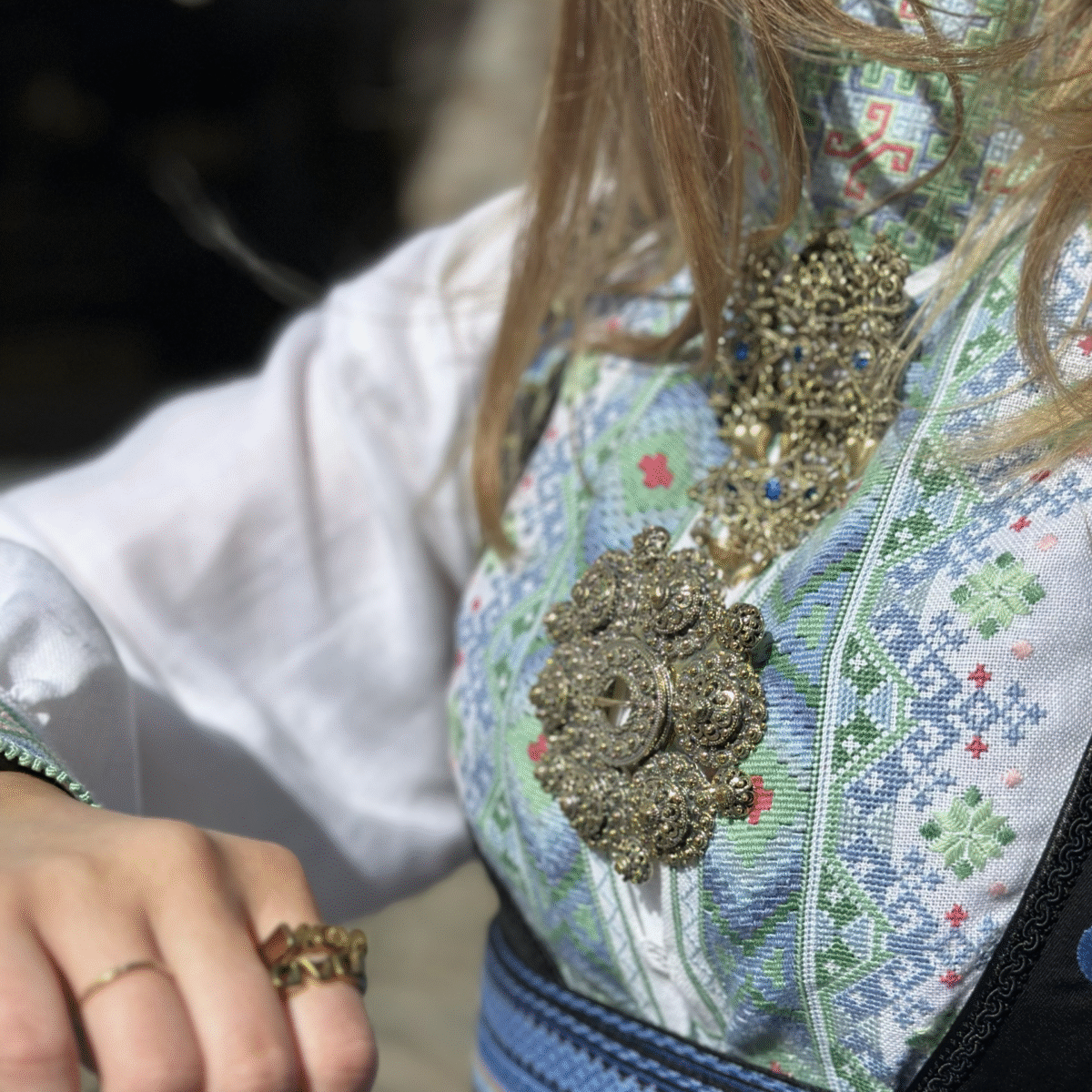 Linskjorte Telemarksbunad Smøyg blå broderier