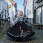 blå bomullsskjorte med røde roser