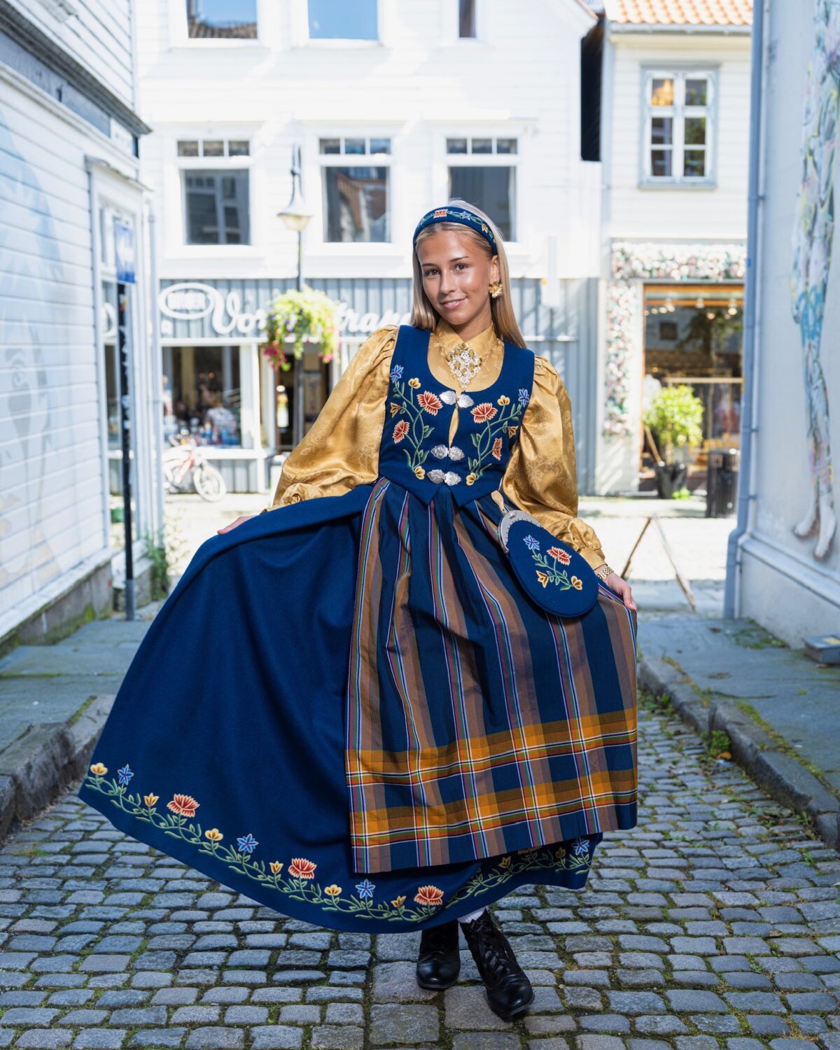 Gullfarget silkekjorte jacquardstoff - Bilde 6