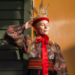 Bomullsskjorte brun med roser liberty fasong