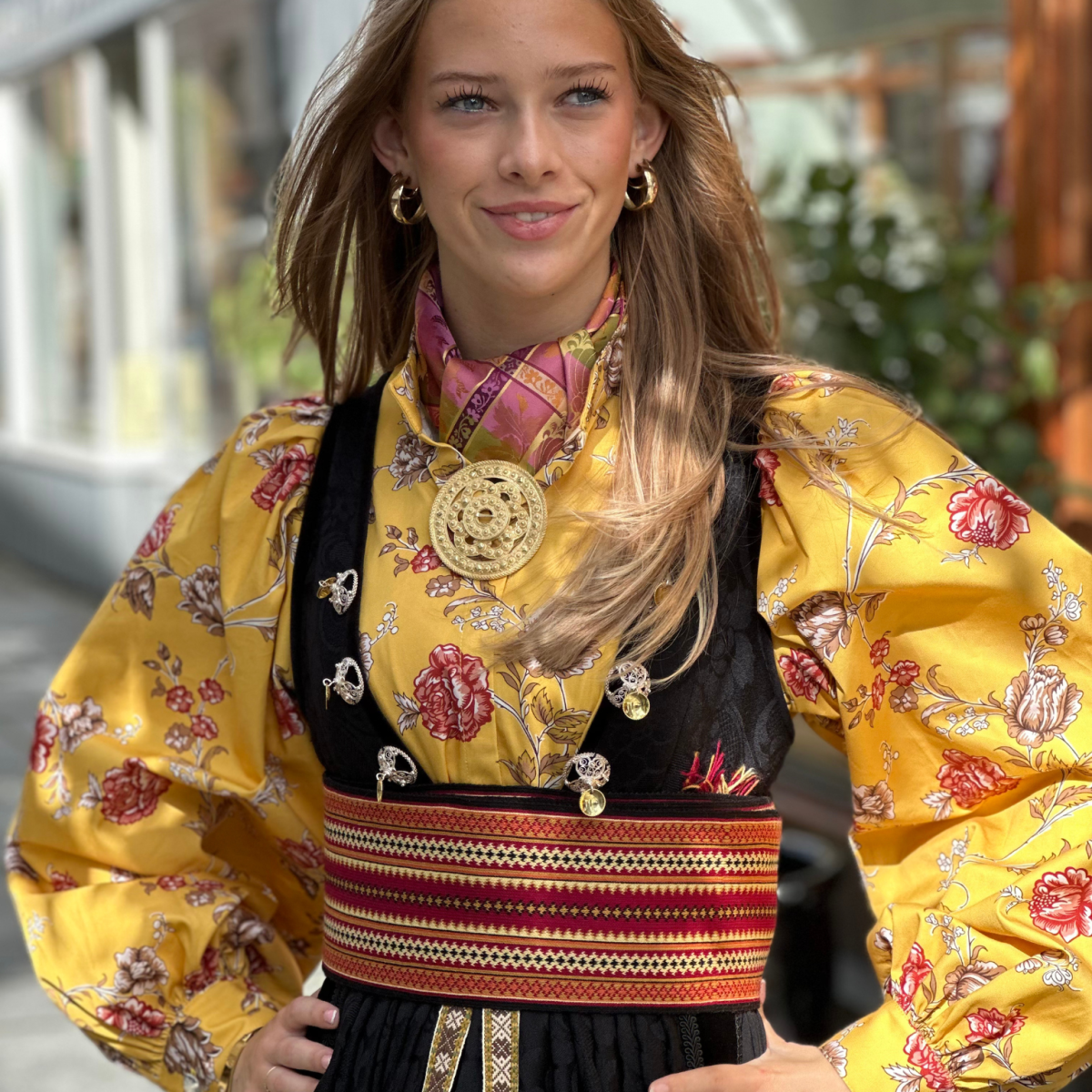 Bomullsskjorte gul med roser liberty fasong - Bilde 1