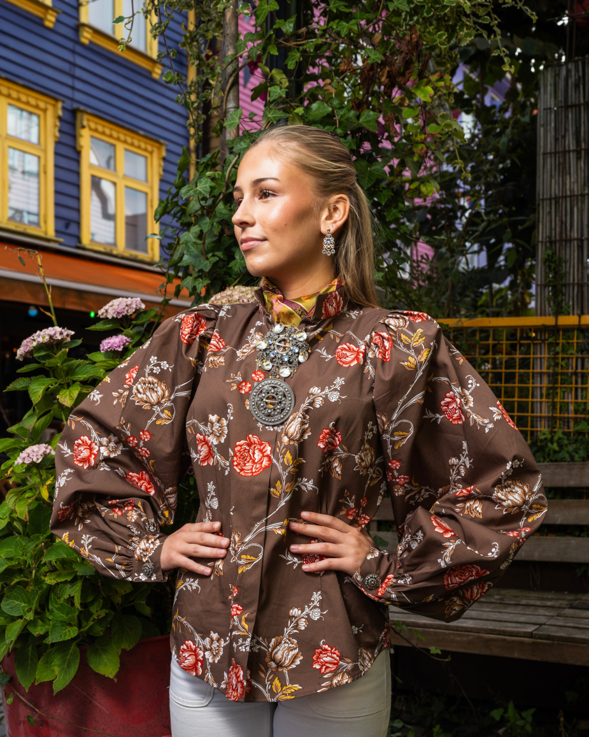 Bomullsskjorte brun med roser liberty fasong - Bilde 4