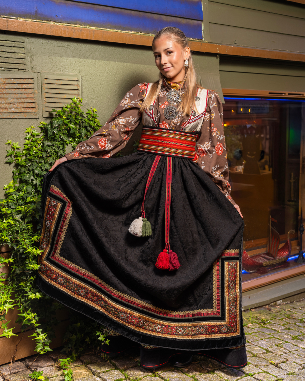 Bomullsskjorte brun med roser liberty fasong - Bilde 9