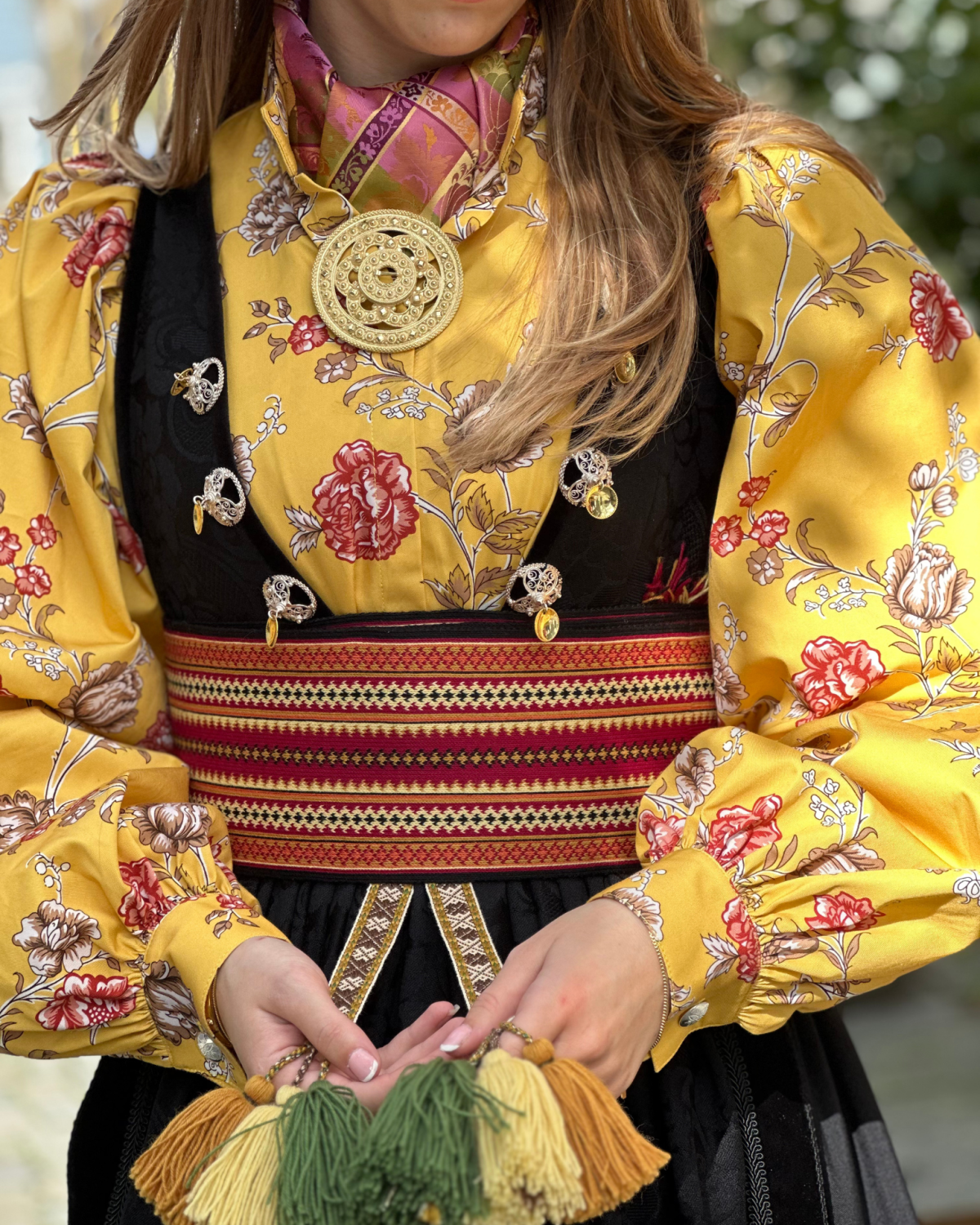 Bomullsskjorte gul med roser liberty fasong - Bilde 3